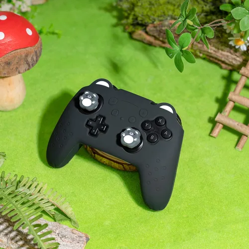 Vista 7 de GeekShare Cute Bear Controller Skin Set Funda protectora de silicona antideslizante para Nintendo Switch Pro Controller con 2 tapas de agarre