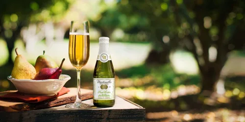 Vista 3 de Martinellis Gold Medal Jugo de sidra de pera espumosa 84 onzas líquidas paquete de 12 botellas bebida sin alcohol