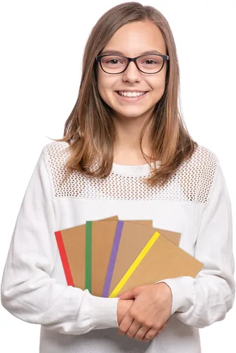 Vista 7 de EOOUT Paquete de 60 cuadernos de papel kraft A5, cuadernos de composición rayados a granel, 15 colores con espinas de arcoíris, 60 páginas