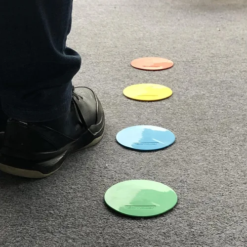 Vista 5 de Mini marcadores de suelo de 4 pulgadas para aula, preescolar y jardín de infantes (juego de 30 unidades)