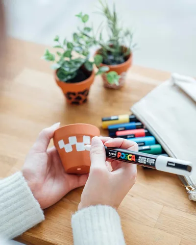 Vista 11 de uni Posca Rotulador de pintura - punta media - juego de 15 (PC-5M15C), surtido