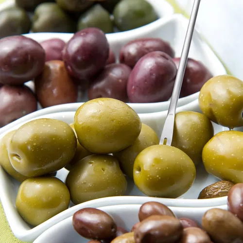 Vista 4 de Didaey Juego de 4 coladores de tenedor para pepinillos y cucharas de aceituna de acero inoxidable con mango largo, cuchara de servir con orificio