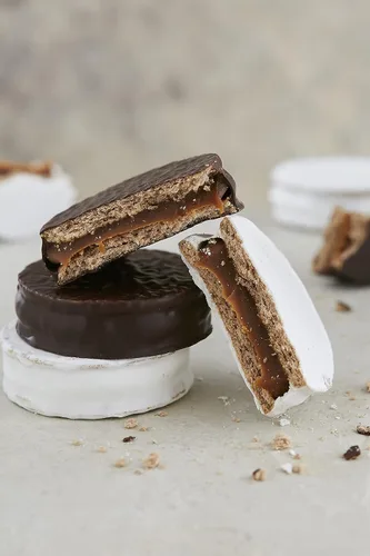 Vista 5 de Alfajores Havanna mixtos, 6 unidades, chocolate y dulce de leche, argentinos