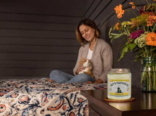 Vista 3 de Pet's Favorite Vela con olor a mascota, de combustión limpia, velas perfumadas de larga duración con una mecha de algodón (limón, paquete de 1)