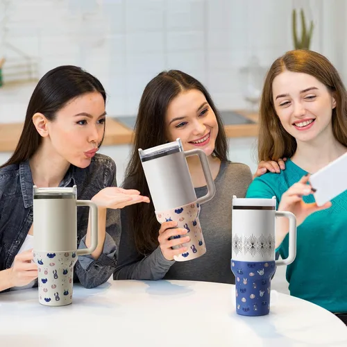 Vista 6 de Thxbag Botas de silicona para Stanley Cup de 40 onzas, funda estampada para botas con accesorios Stanley H2.0 y Quencher Adventure Tumbler