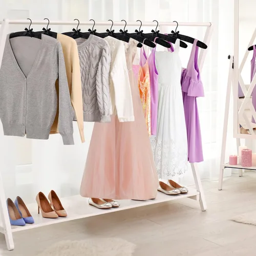 Vista 2 de JS Hanger Percha acolchada para suéteres, perchas extra grandes de 17 pulgadas con cubierta de satén, sin protuberancias de hombro para ropa