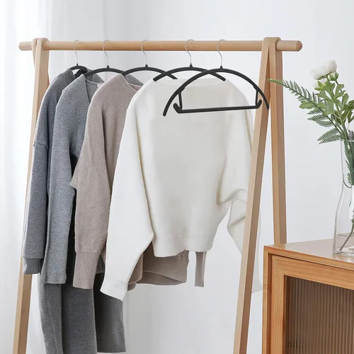 Vista 7 de Paquete de 50 perchas ergonómicas de plástico curvas, diseño sin golpes, agarre antideslizante para telas delicadas, perchas de ropa resistentes