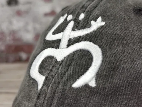 Vista 2 de Hepandy Sombreros bordados de Rana Taino de Puerto Rico