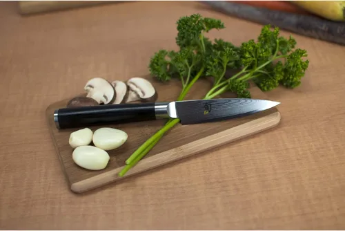 Vista 2 de Shun Cuchillo de pelar clásico de 3.5 pulgadas, pequeño, cuchillo de cocina ágil para pelar, descorazonar, recortar y más, cuchillo de corte