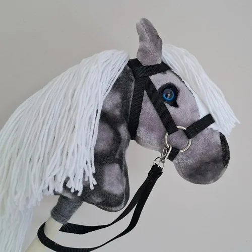 Vista 6 de Set Hobby Horse Grey A4 con brida y cabestro - Caballo de pasatiempo realista con accesorios