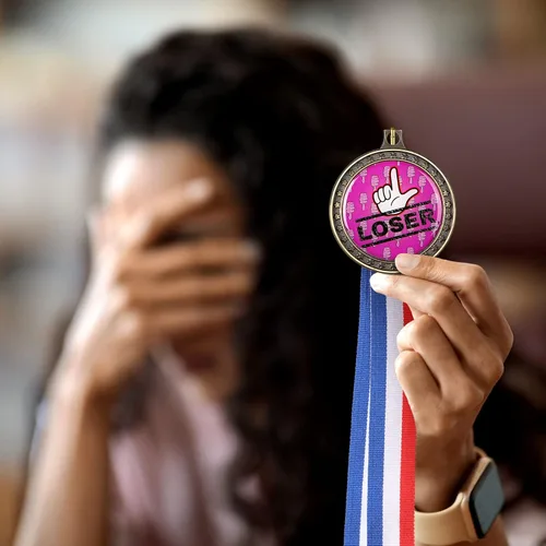 Vista 5 de Yinkin Medalla de perdedor de 8 piezas Premio del último lugar Medalla