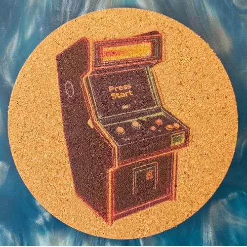 Vista 6 de Juego de 6 posavasos de corcho de 4 pulgadas, tablero de dardos retro, pinball, tarjetas y fichas, billar, controlador de juego Evolution y diseños