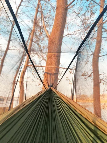 Vista 5 de Sunyear Hamaca de Camping, Hamaca Portátil Individual y Doble con Red, Tienda de Hamaca para 2 Personas con 2 Correas de 3 metros, Ideal
