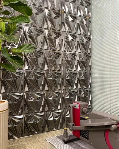 Vista 8 de STICKGOO Paneles de pared 3D, paquete de 33 paneles de pared con diseño de rayo y diamante para decoración de pared interior, paneles de pared