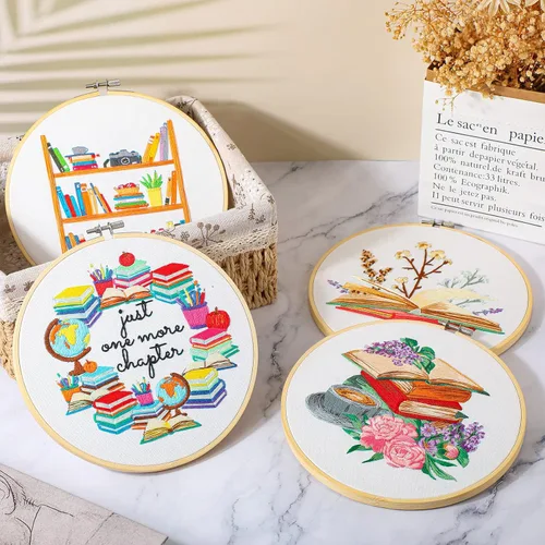 Vista 5 de Kit de bordado de 4 piezas Unittype para principiantes y amantes de libros, kit de punto de cruz divertido con aros de bambú, agujas, hilos