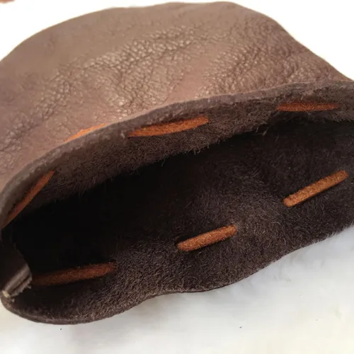 Vista 4 de Fantástica mano de obra de cuero genuino con cordón monedero