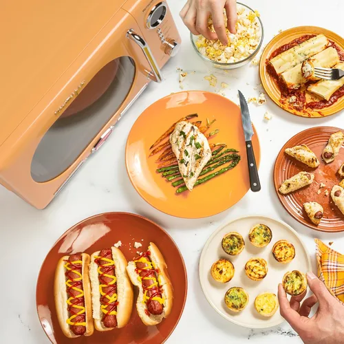 Vista 4 de Nostalgia Horno microondas compacto retro para encimera, 0.7 pies cúbicos y cafetera programable retro de 12 tazas con pantalla LED