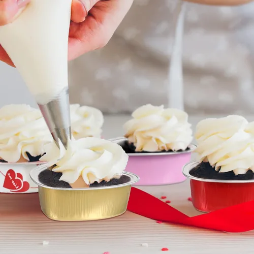 Vista 6 de 60 juegos de moldes para pasteles en forma de corazón con tapas, 3.4 onzas líquidas, papel de aluminio, mini moldes desechables para cupcakes