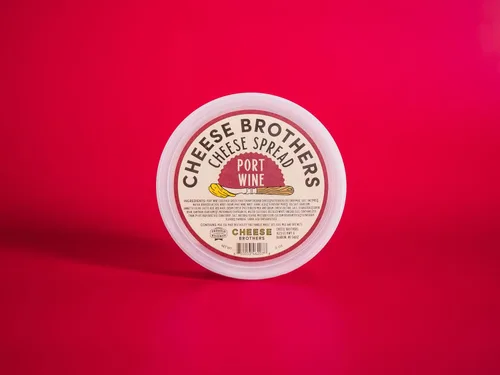 Vista 4 de Cheese Bros. Queso de arándano y nuez para untar Hecho a mano en Wisconsin Paquete de 6 8 onzas cada paquete