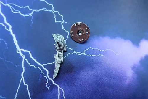 Vista 7 de Jim Clift Design Pin de solapa Lightning Bolt