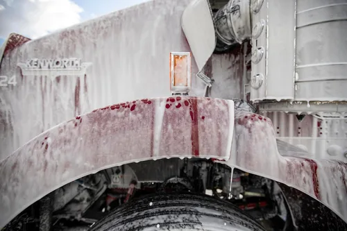 Vista 5 de Caño de Espuma (1 gal) Detergente para Lavado de Camiones, Remolques, Caravanas, Autobuses, Equipo Pesado