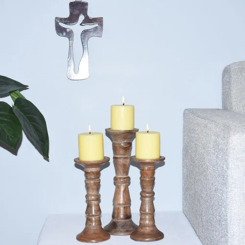 Vista 38 de Juego de tres portavelas de pilar de 6 pulgadas, 12 pulgadas y 6 pulgadas de madera de mango hecho a mano