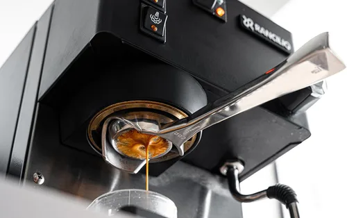 Vista 3 de CafeSing COD - Portafiltro espresso de 2.283 in, acero inoxidable, 180° horizontalmente plano, sin fondo, 2 orejas