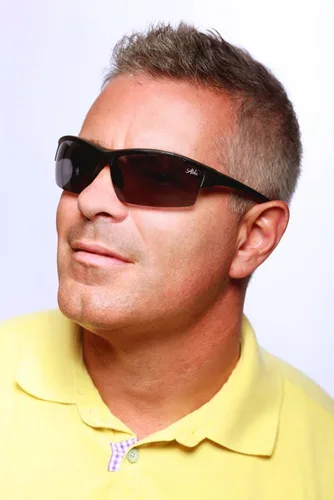 Vista 4 de Aloha Eyewear Gafas de sol bifocales polarizadas envolventes "Creekside", Negro mate con lente ámbar